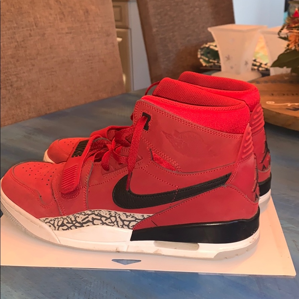 Men’s Jordan Legacy 312 Toro Size 11.5 Shoes